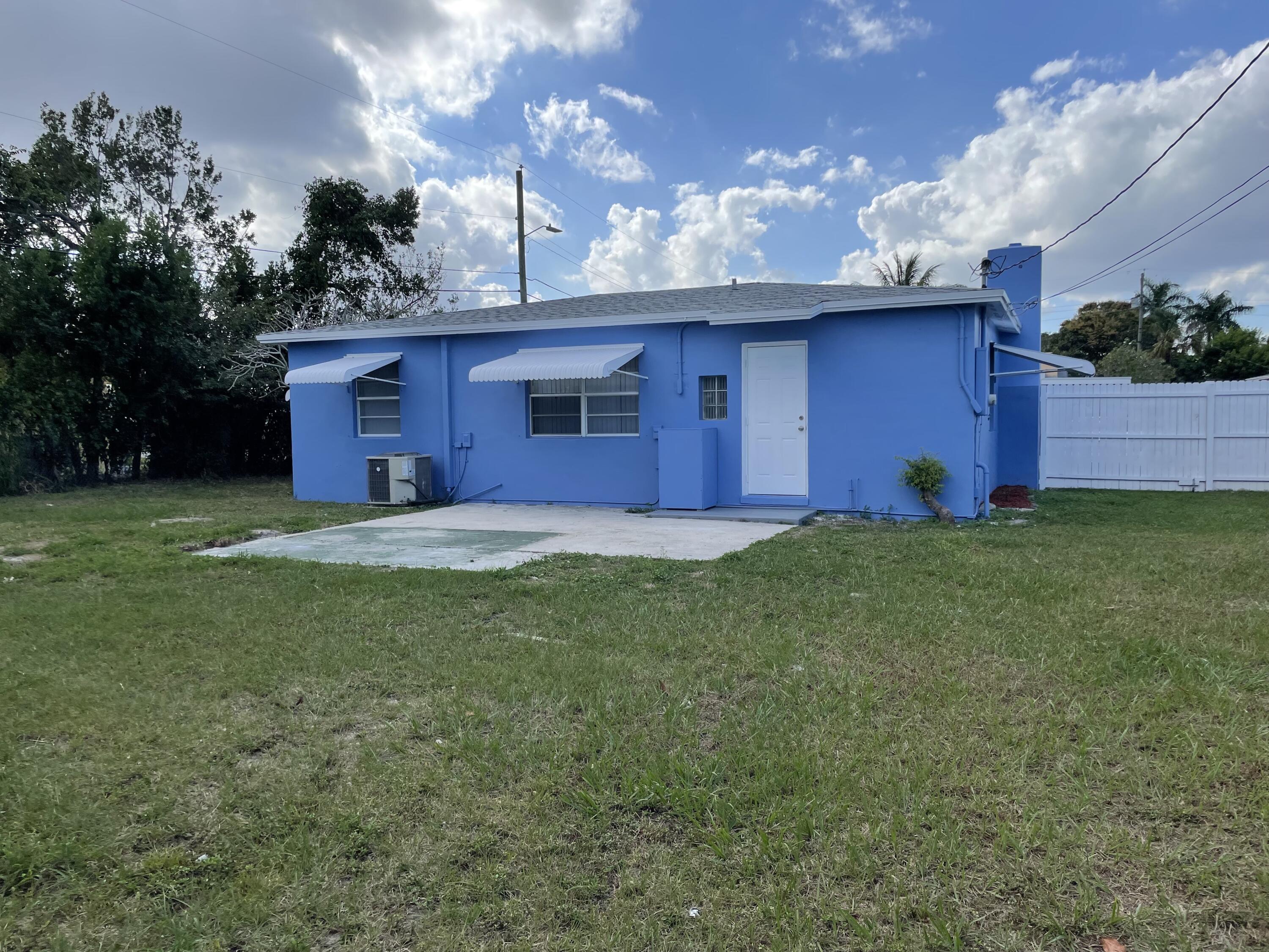 2336 Par Road West Palm Beach, FL 33409 - Photo 21 of 24 Back view