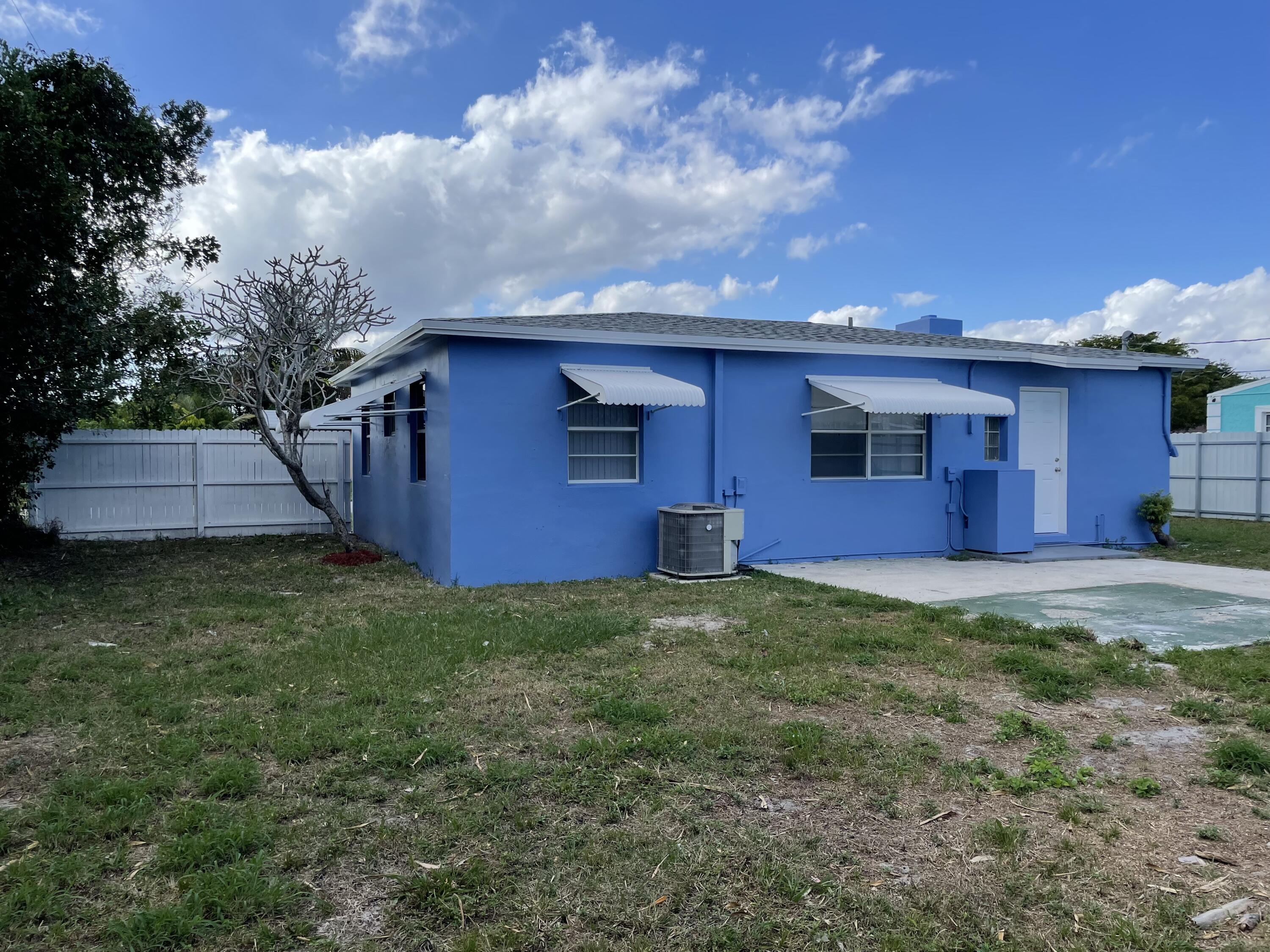 2336 Par Road West Palm Beach, FL 33409 - Photo 22 of 24 Back view