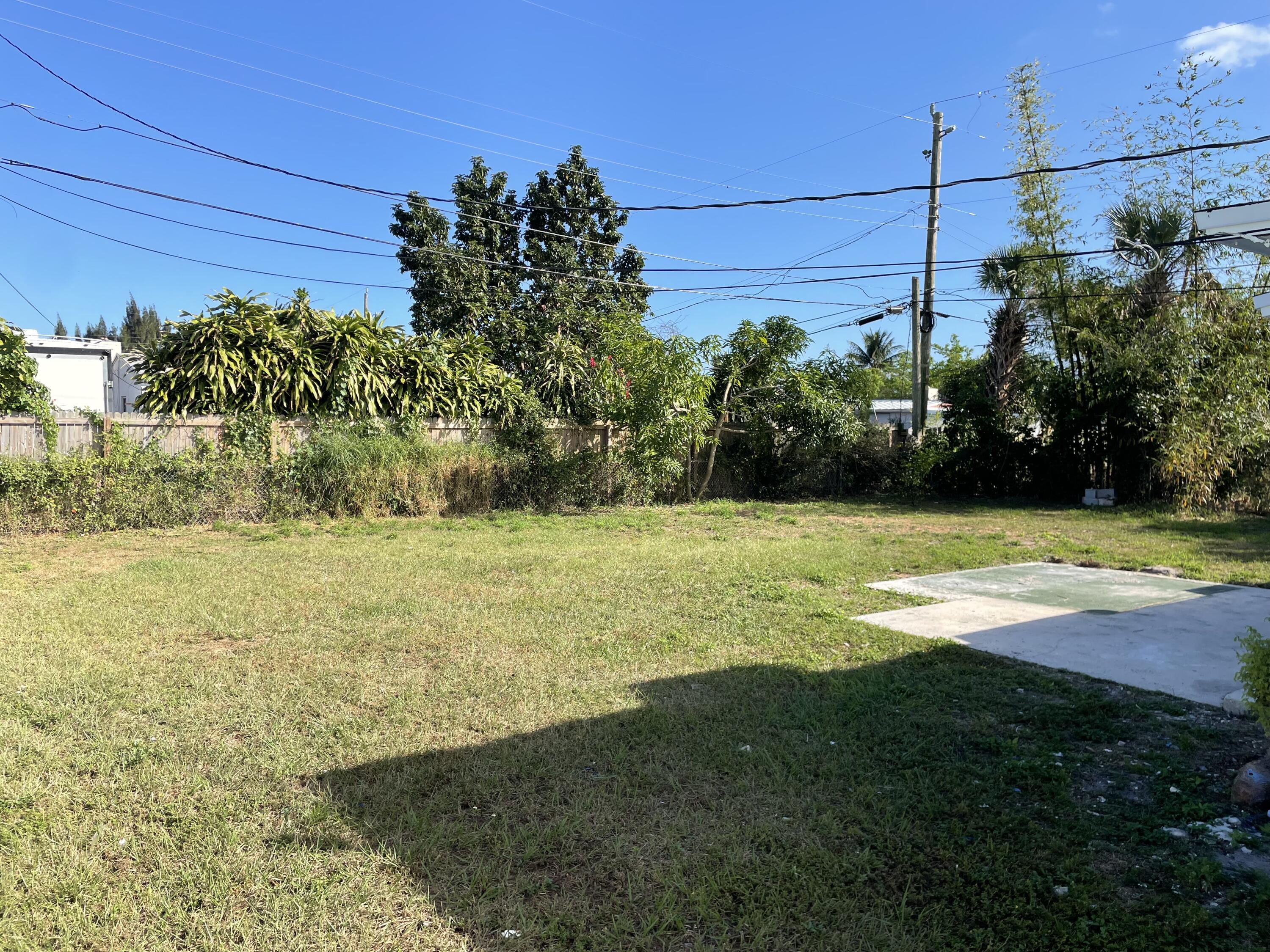 2336 Par Road West Palm Beach, FL 33409 - Photo 23 of 24 Back Yard