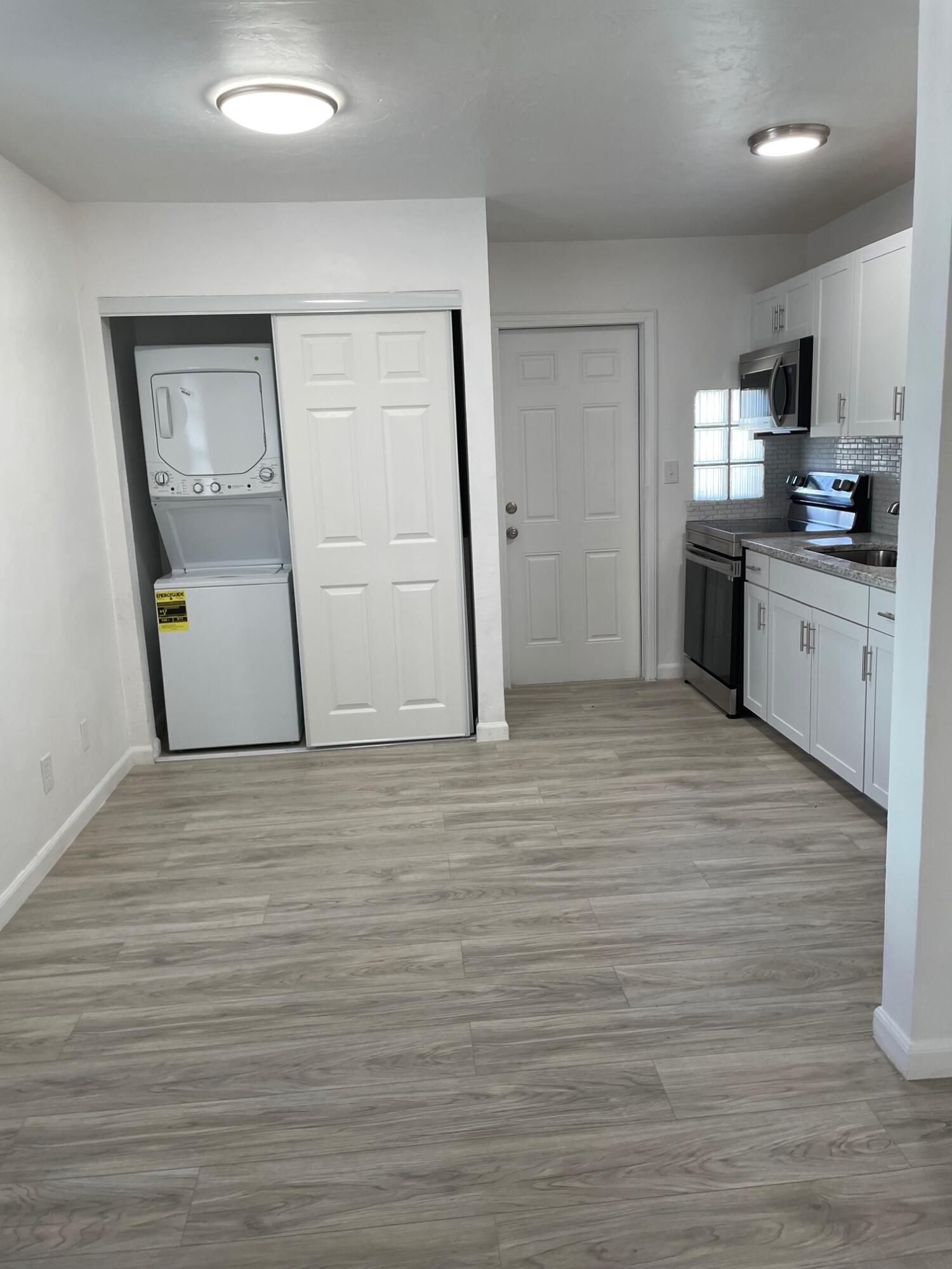 2336 Par Road West Palm Beach, FL 33409 - Photo 10 of 24 Washer/Dryer