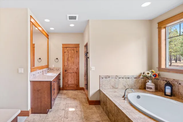 $1,100,000 | 14021 East Nelson Road, Elk, WA 99009