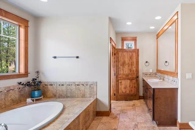 $1,100,000 | 14021 East Nelson Road, Elk, WA 99009