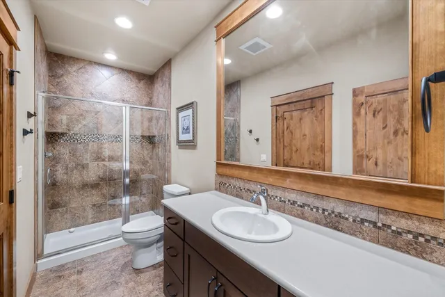 $1,100,000 | 14021 East Nelson Road, Elk, WA 99009