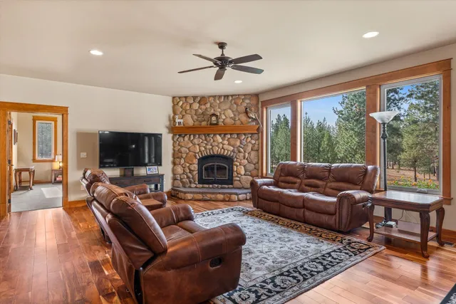 $1,100,000 | 14021 East Nelson Road, Elk, WA 99009