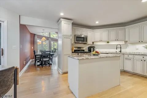 $785,000 | 35 Indian Run, Watchung, NJ 07069