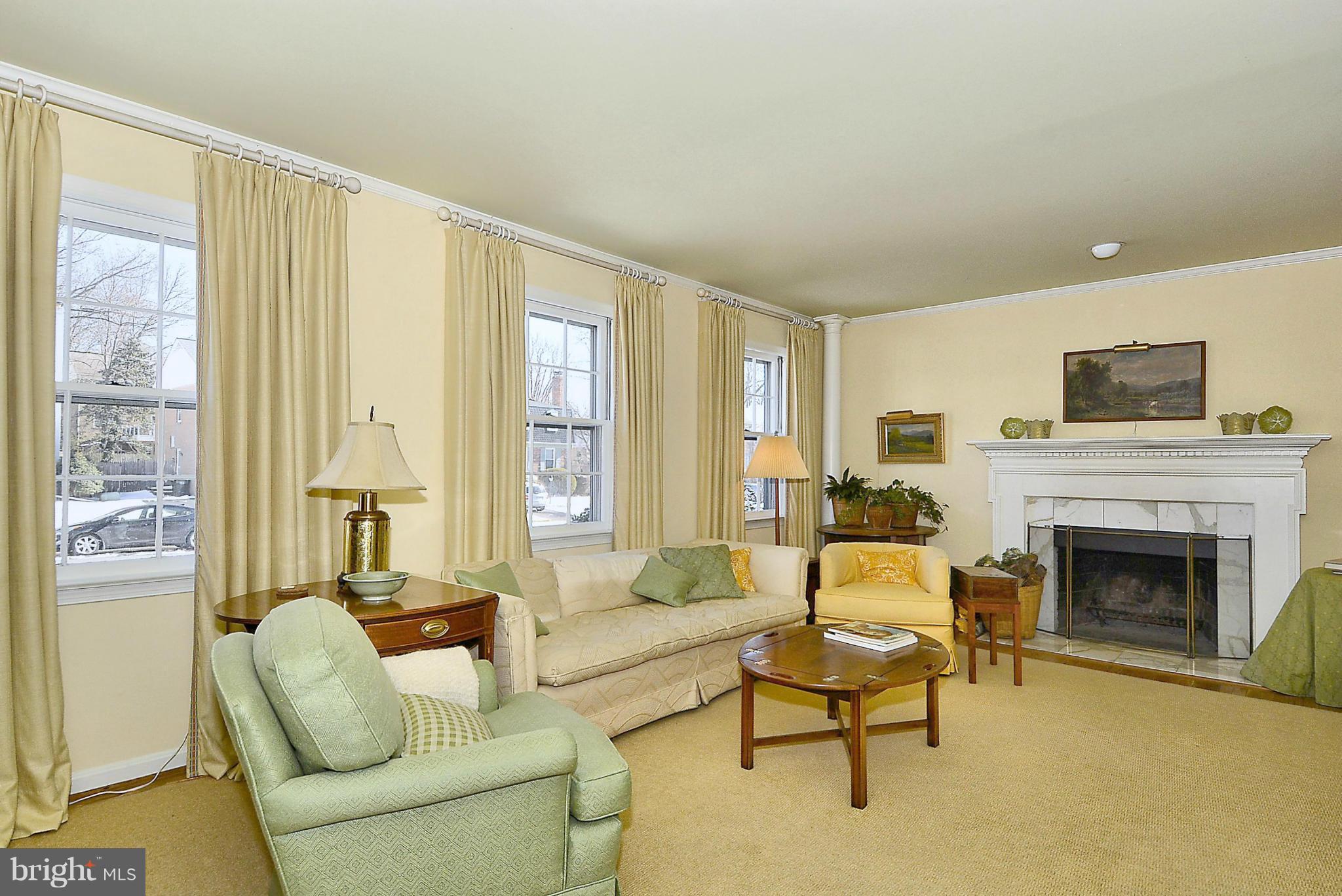 1218 Colonial Road McLean, VA 22101 - Photo 2 of 21 Living Room