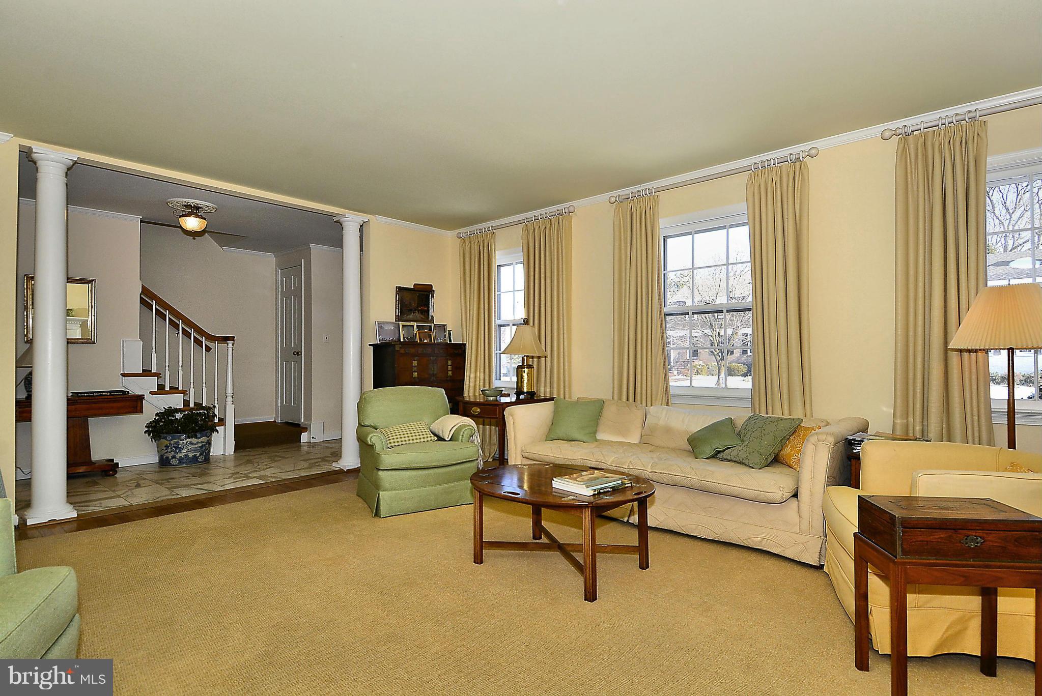 1218 Colonial Road McLean, VA 22101 - Photo 3 of 21 Living Room