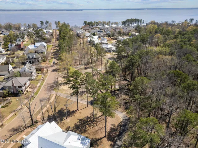 $129,990 | 137 West Florida Boulevard, Madison, MS 39110