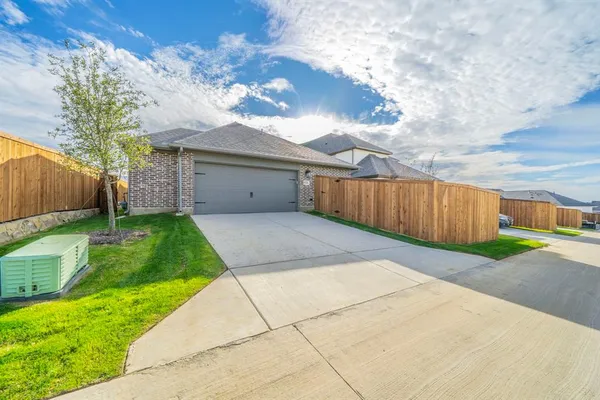 $2,400 | 526 Callum Parkway, Celina, TX 75009