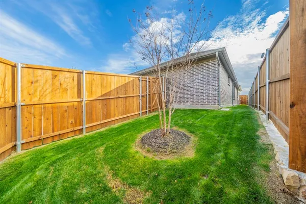 $2,400 | 526 Callum Parkway, Celina, TX 75009
