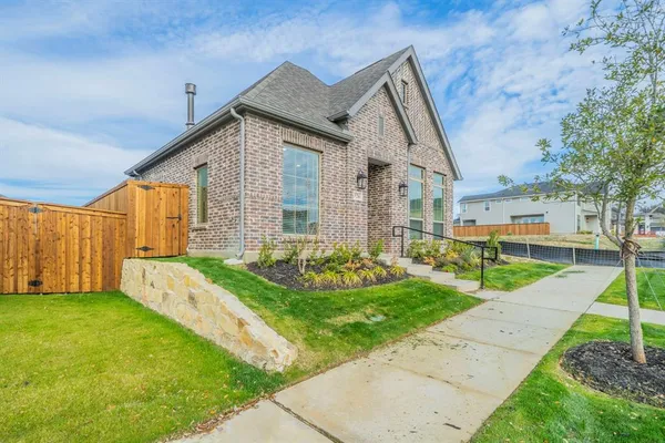 $2,400 | 526 Callum Parkway, Celina, TX 75009
