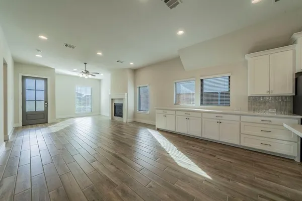 $2,400 | 526 Callum Parkway, Celina, TX 75009