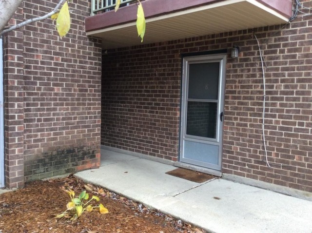 454 Spring Road, Unit 8 Elmhurst, IL 60126 - Photo 2 of 14 a view of entrance