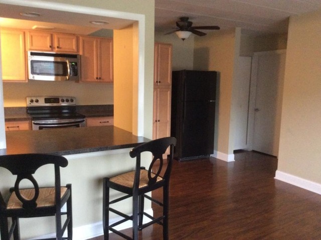 454 Spring Road, Unit 8 Elmhurst, IL 60126 - Photo 11 of 14 a kitchen with a wooden table and chairs