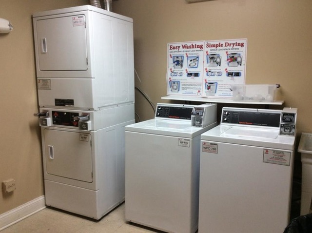 454 Spring Road, Unit 8 Elmhurst, IL 60126 - Photo 6 of 14 a utility room with dryer and washer