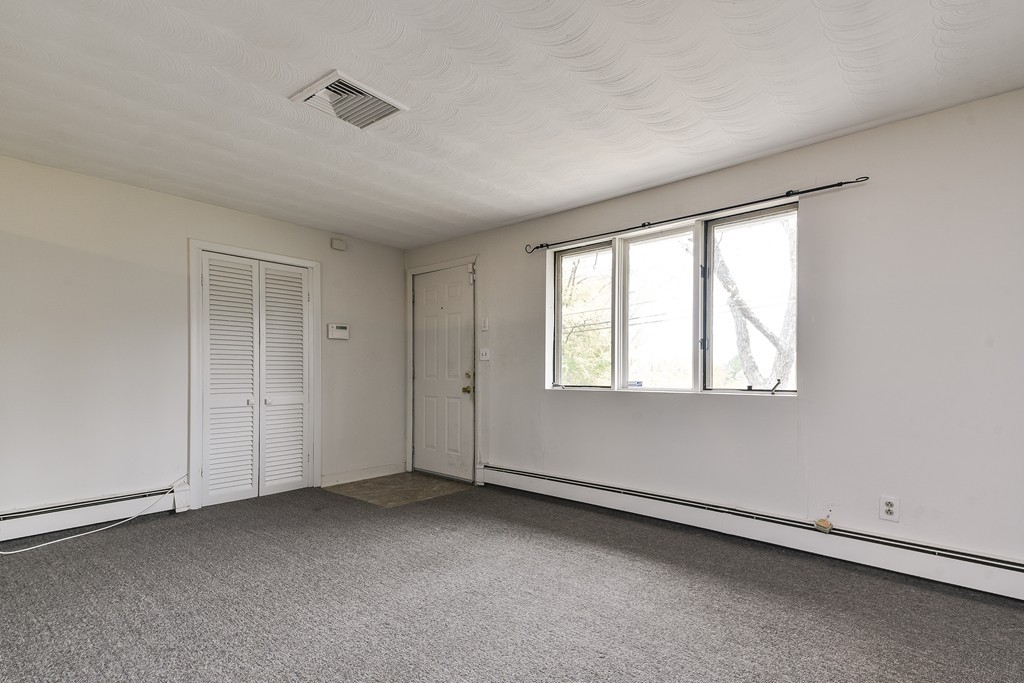14 Saybrook Road Framingham, MA 01701 - Photo 4 of 27