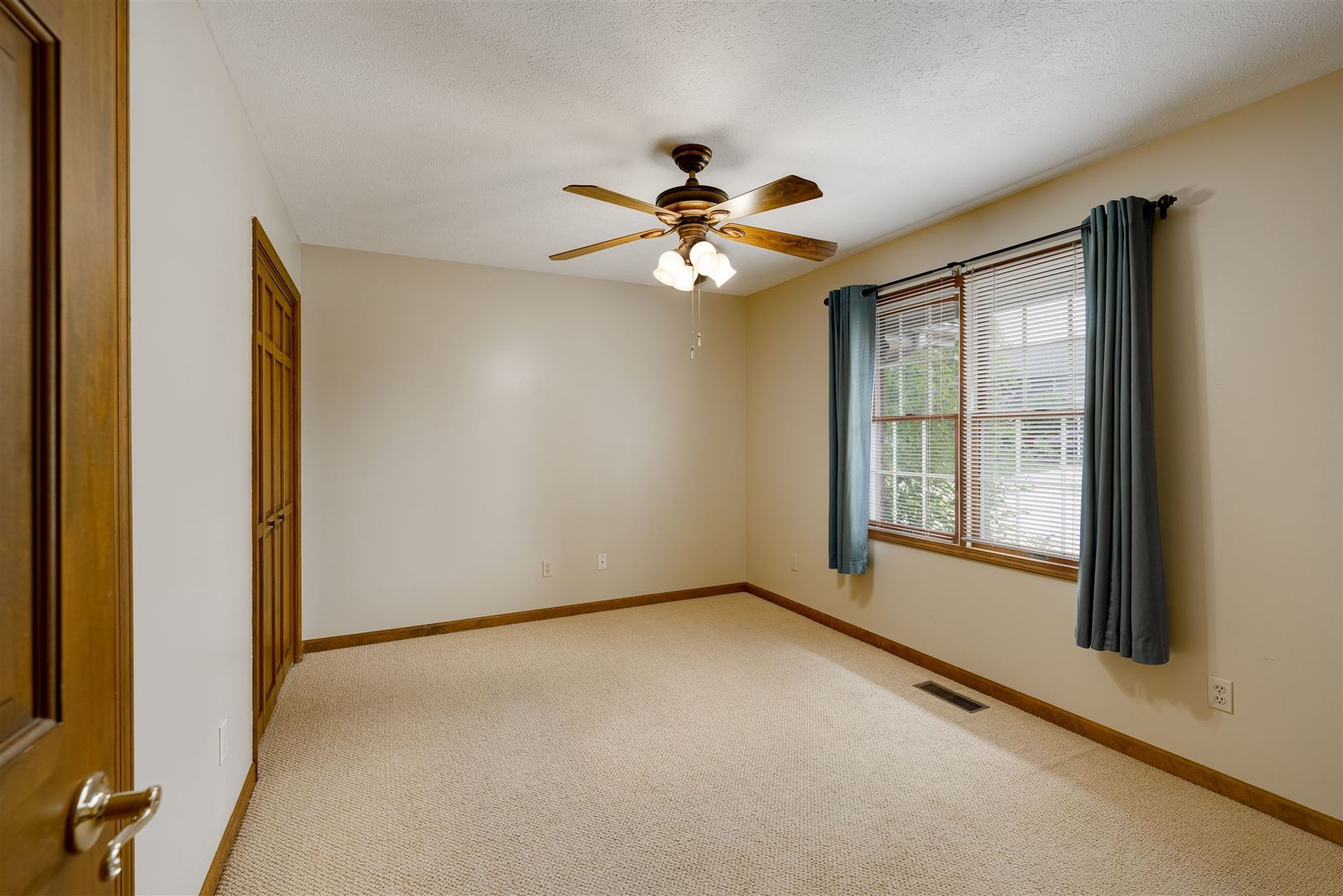 6 Swan Lake Road Bloomington, IL 61704 - Photo 10 of 41 Gallery Image 10