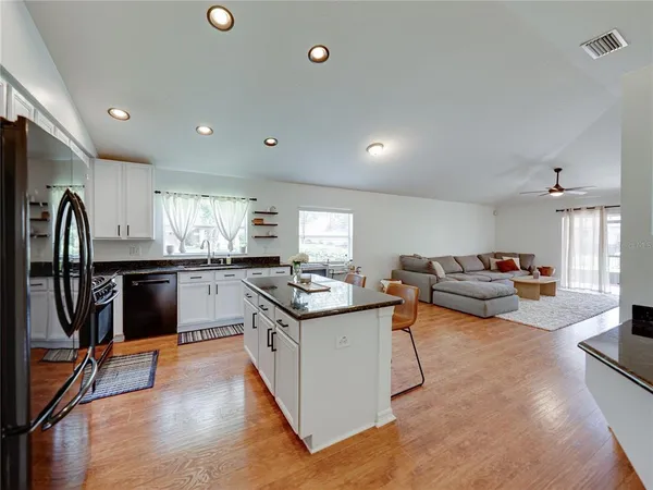 $450,000 | 16325 Bridgeglade Lane, Lithia, FL 33547
