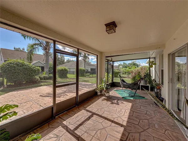 $450,000 | 16325 Bridgeglade Lane, Lithia, FL 33547