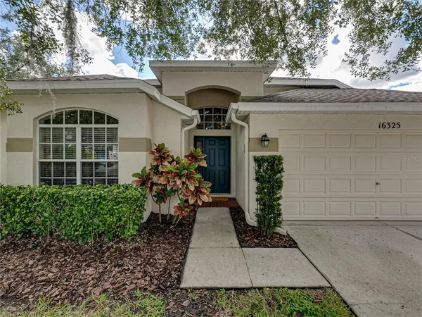 $450,000 | 16325 Bridgeglade Lane, Lithia, FL 33547