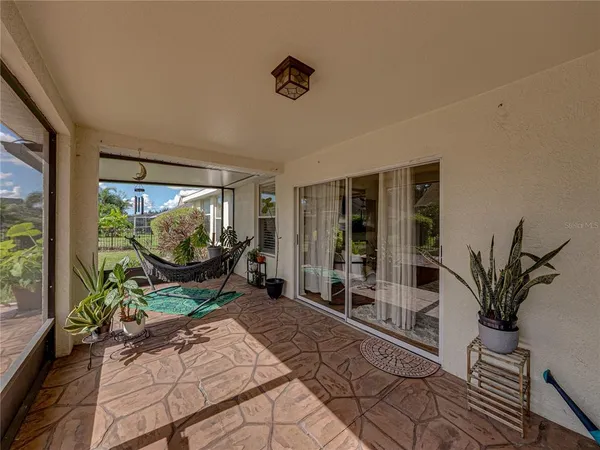 $450,000 | 16325 Bridgeglade Lane, Lithia, FL 33547