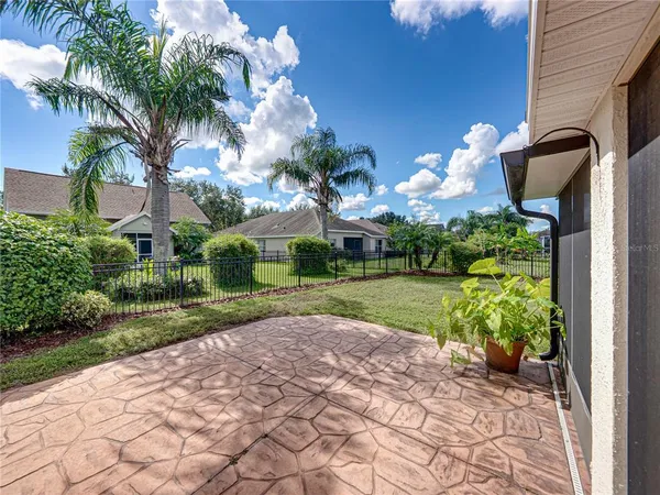 $450,000 | 16325 Bridgeglade Lane, Lithia, FL 33547