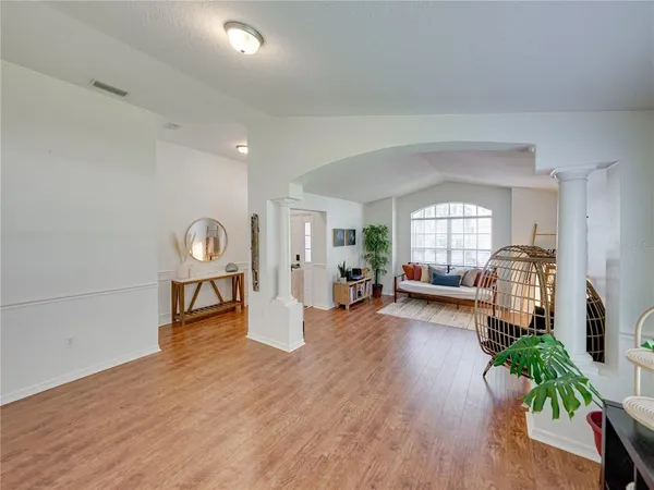 $450,000 | 16325 Bridgeglade Lane, Lithia, FL 33547