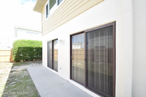 a view of a chandelier fan in a bathroom