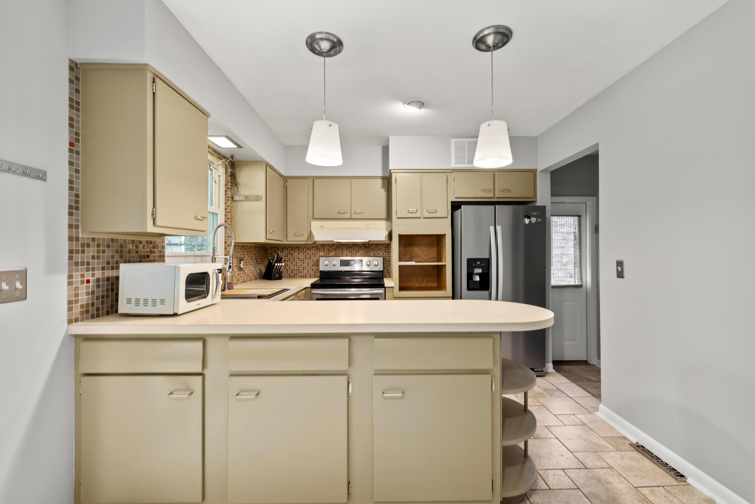 2629 Woodley Road Columbus, OH 43231 - Photo 18 of 32 18_kitchen 01