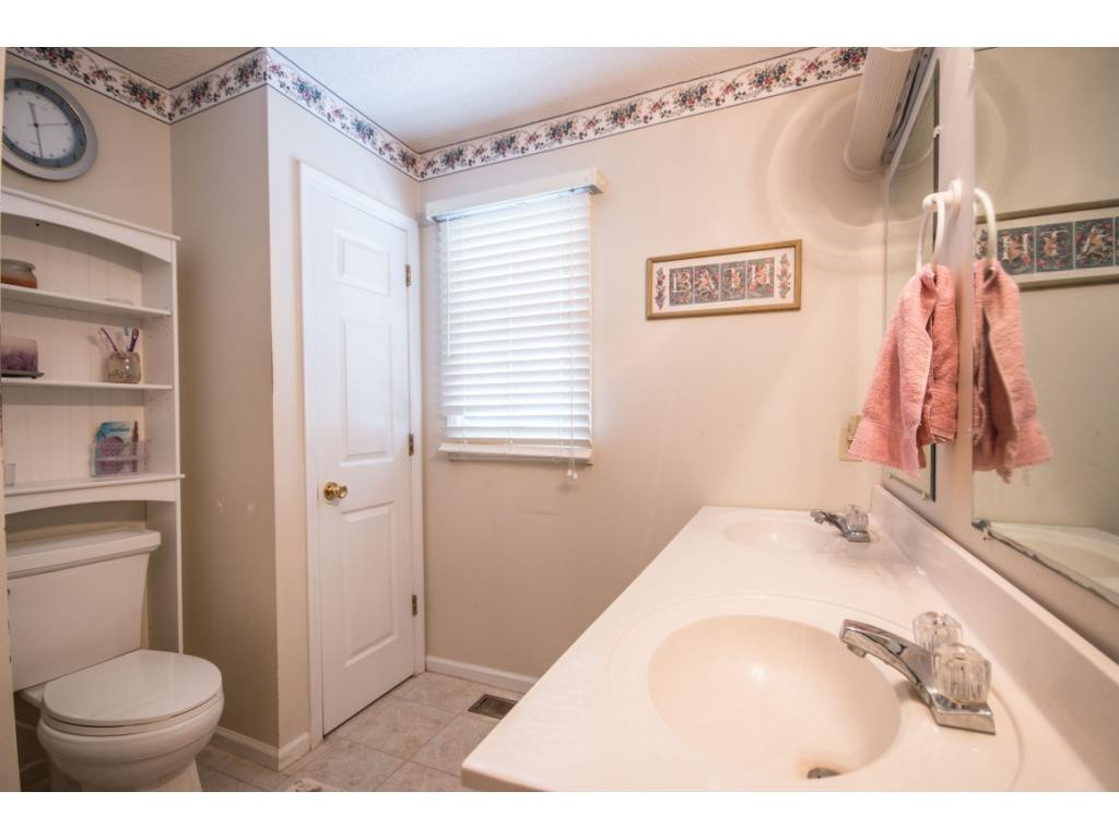 669 Peoples Road Bristol, TN 37620 - Photo 12 of 25 Master Bath