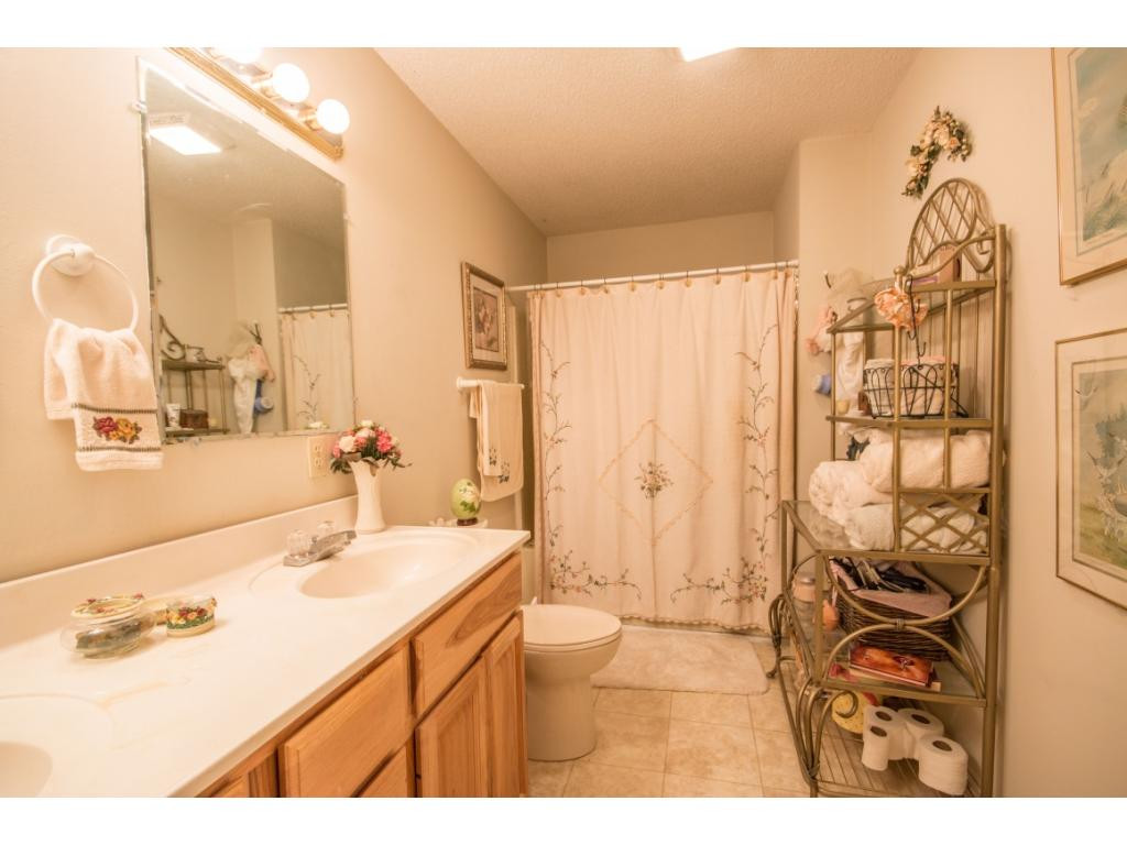 669 Peoples Road Bristol, TN 37620 - Photo 15 of 25 Hall Bath