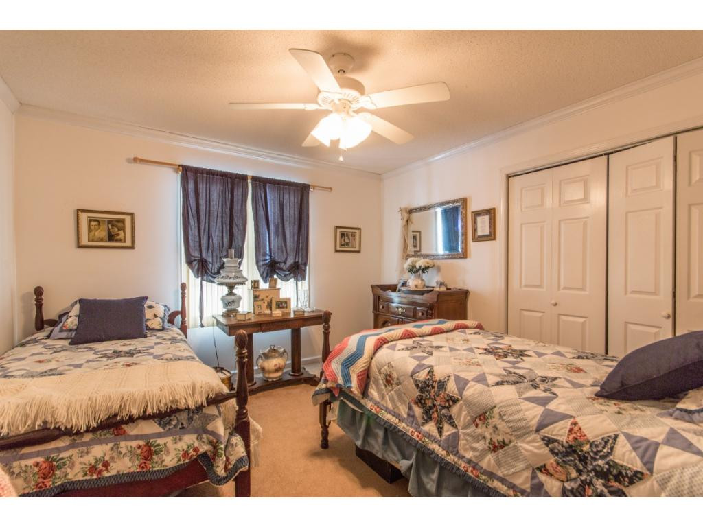 669 Peoples Road Bristol, TN 37620 - Photo 16 of 25 Guest Bedroom