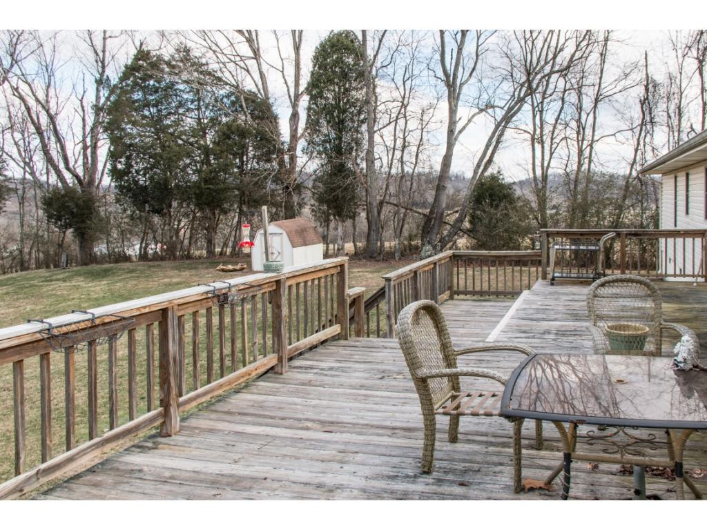 669 Peoples Road Bristol, TN 37620 - Photo 20 of 25 Deck