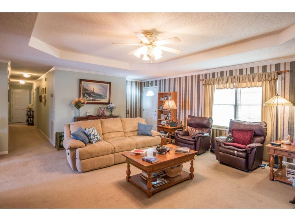 669 Peoples Road Bristol, TN 37620 - Photo 3 of 25 Living Room