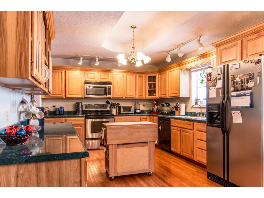 669 Peoples Road Bristol, TN 37620 - Photo 5 of 25 Kitchen