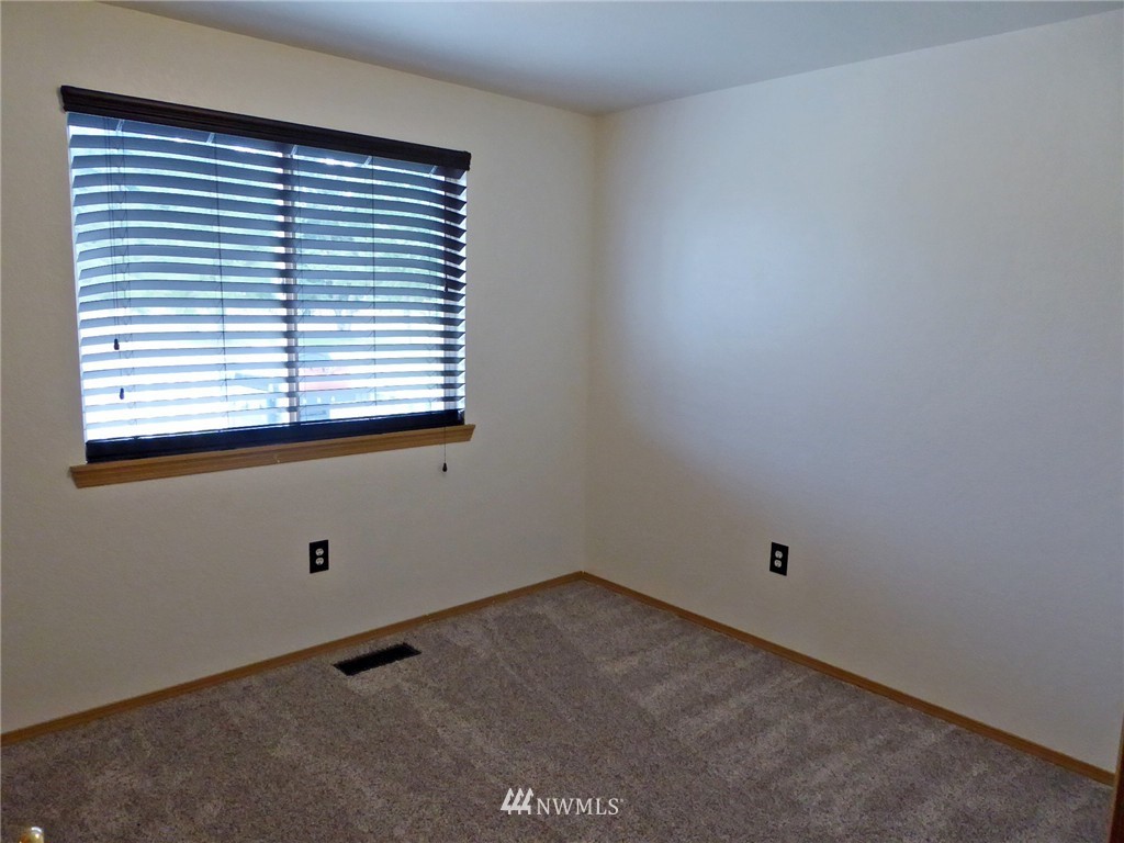 18436 Citrus Street Southwest Rochester, WA 98579 - Photo 13 of 21