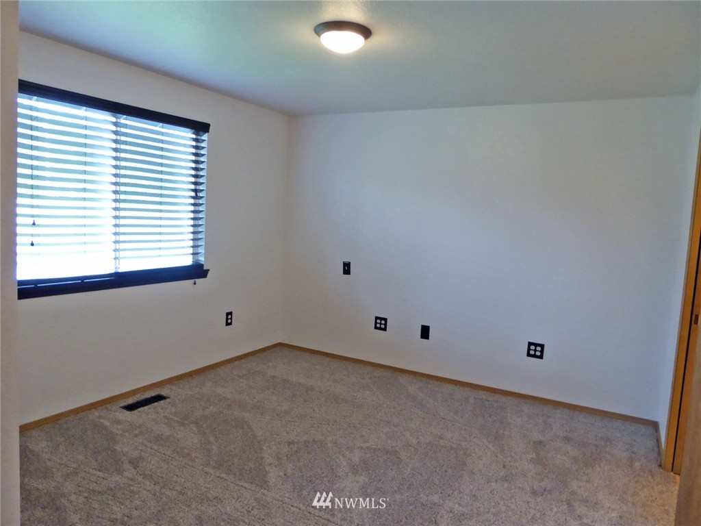 18436 Citrus Street Southwest Rochester, WA 98579 - Photo 9 of 21