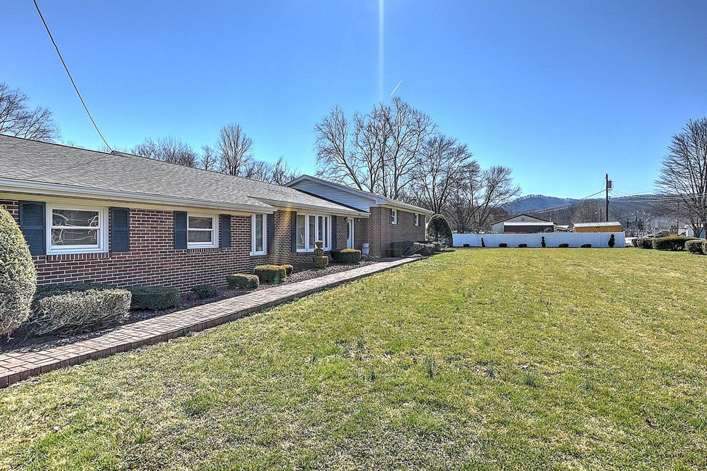 509 Bottom Road Raven, VA 24639 - Photo 4 of 28 Gallery Image 4