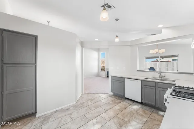 $479,990 | 37031 Firethorn Street, Palmdale, CA 93550