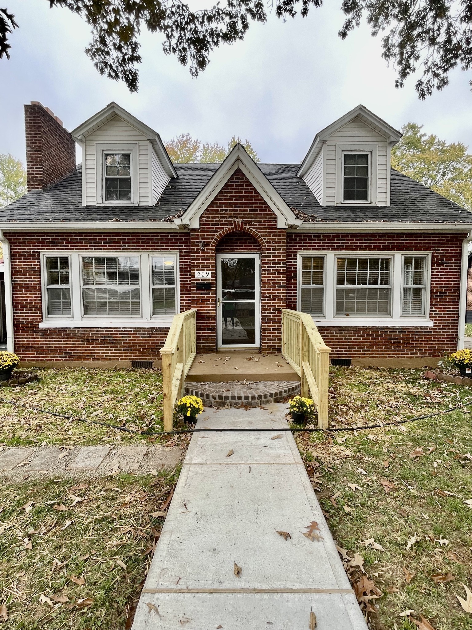209 Frank Street Lawrenceburg, TN 38464 - Photo 9 of 34 front view of a house with a yard