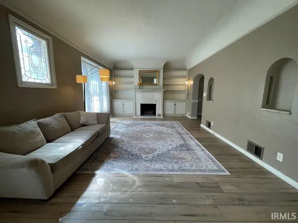 $424,900 | 307 North Van Buren Street, Auburn, IN 46706