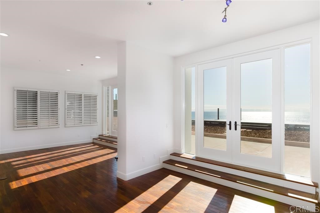 304 Neptune Avenue Encinitas, CA 92024 - Photo 10 of 21