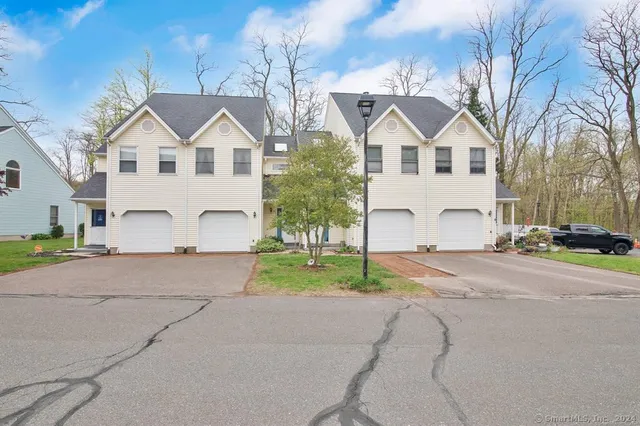 $2,150 | 16 Maple Street, Unit 3, Vernon Rockville, CT 06066