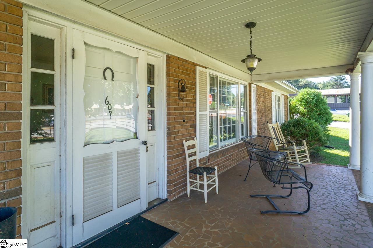 607 South Pendleton Street Easley, SC 29640 - Photo 3 of 26 Gallery Image 3