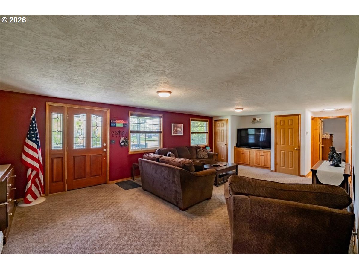 220 View Lane Lebanon, OR 97355 - Photo 6 of 43 Gallery Image 6