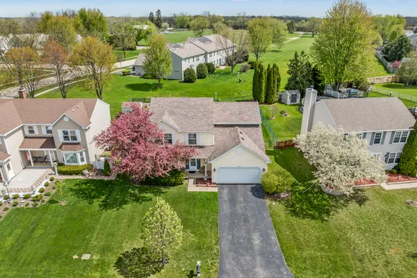 $419,000 | 992 McPhee Drive, Lake In The Hills, IL 60156
