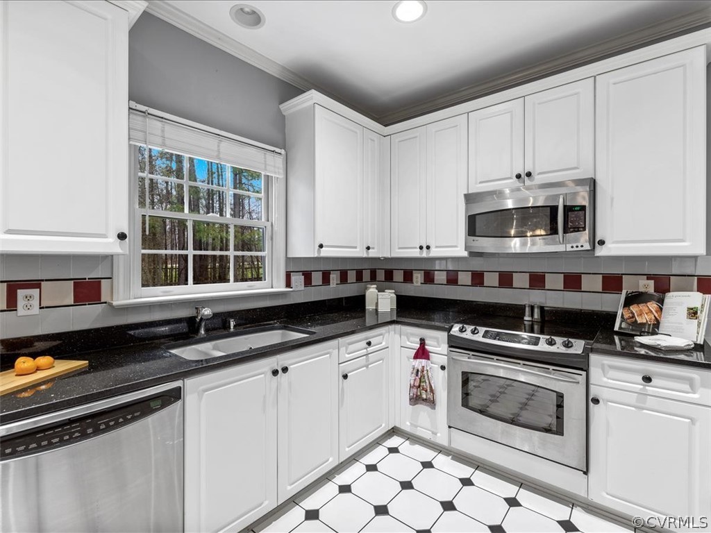 2524 Dunham Road Henrico, VA 23233 - Photo 10 of 34 Gallery Image 10