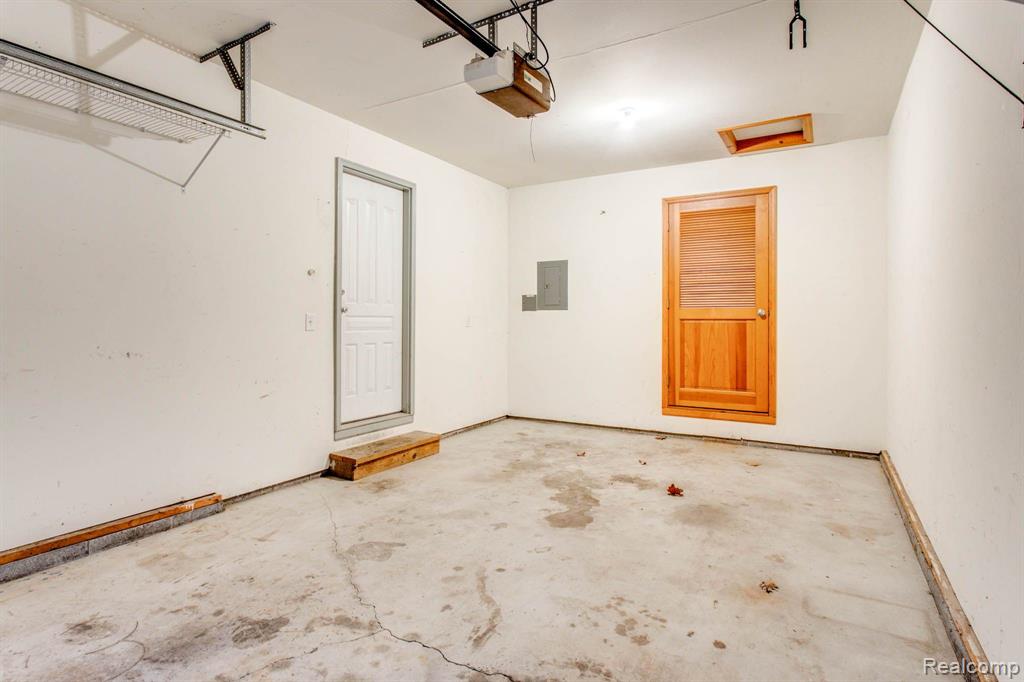 7266 Lakeshore Road Lakeport, MI 48059 - Photo 27 of 36