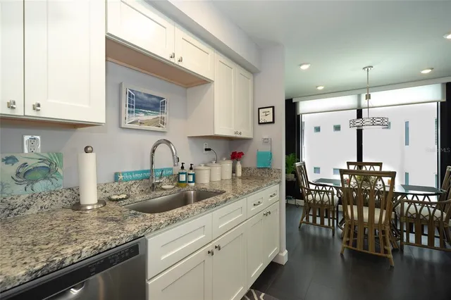 $815,000 | 707 South Gulfstream Avenue, Unit 602, Sarasota, FL 34236