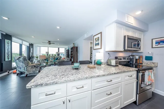 $815,000 | 707 South Gulfstream Avenue, Unit 602, Sarasota, FL 34236